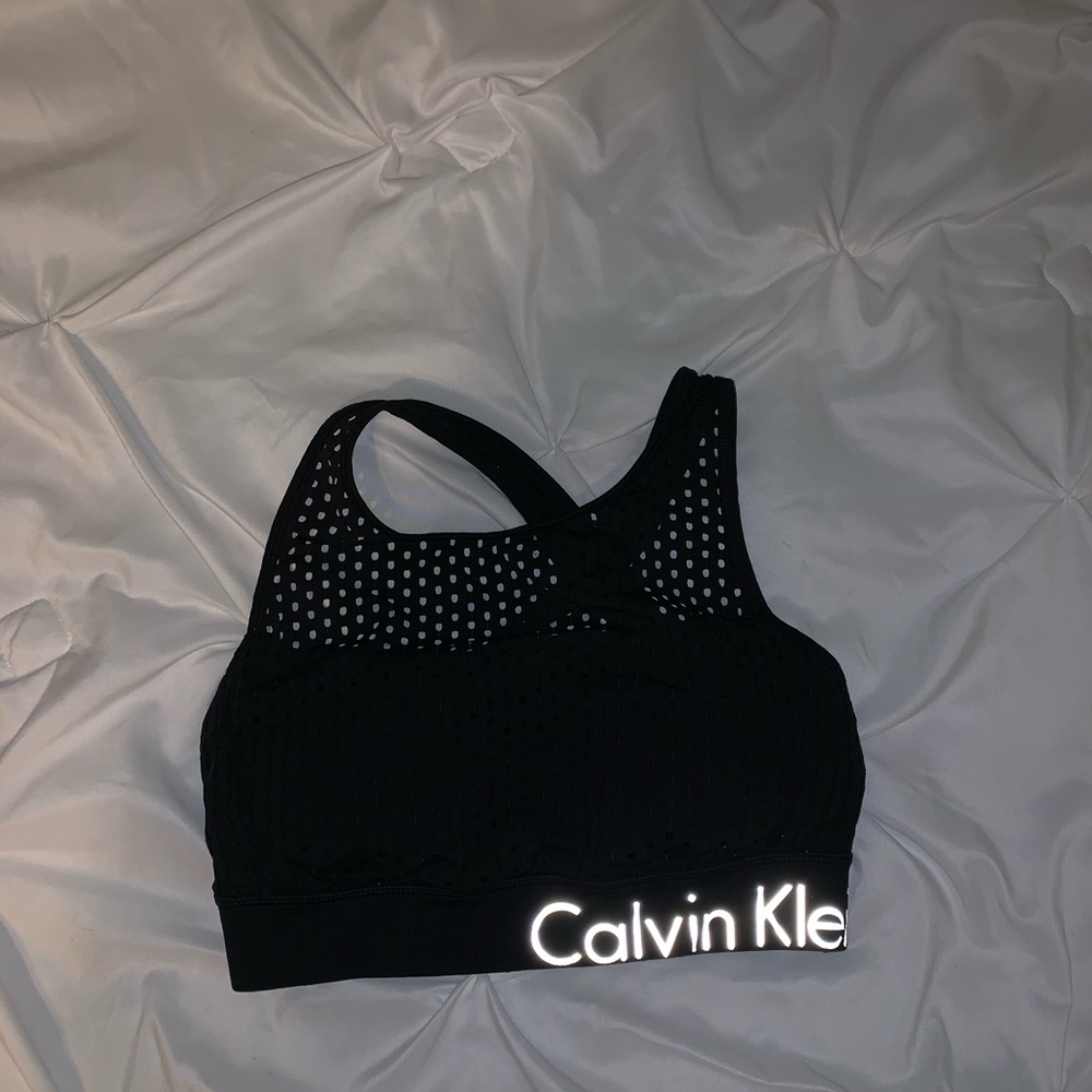 Black sports bra